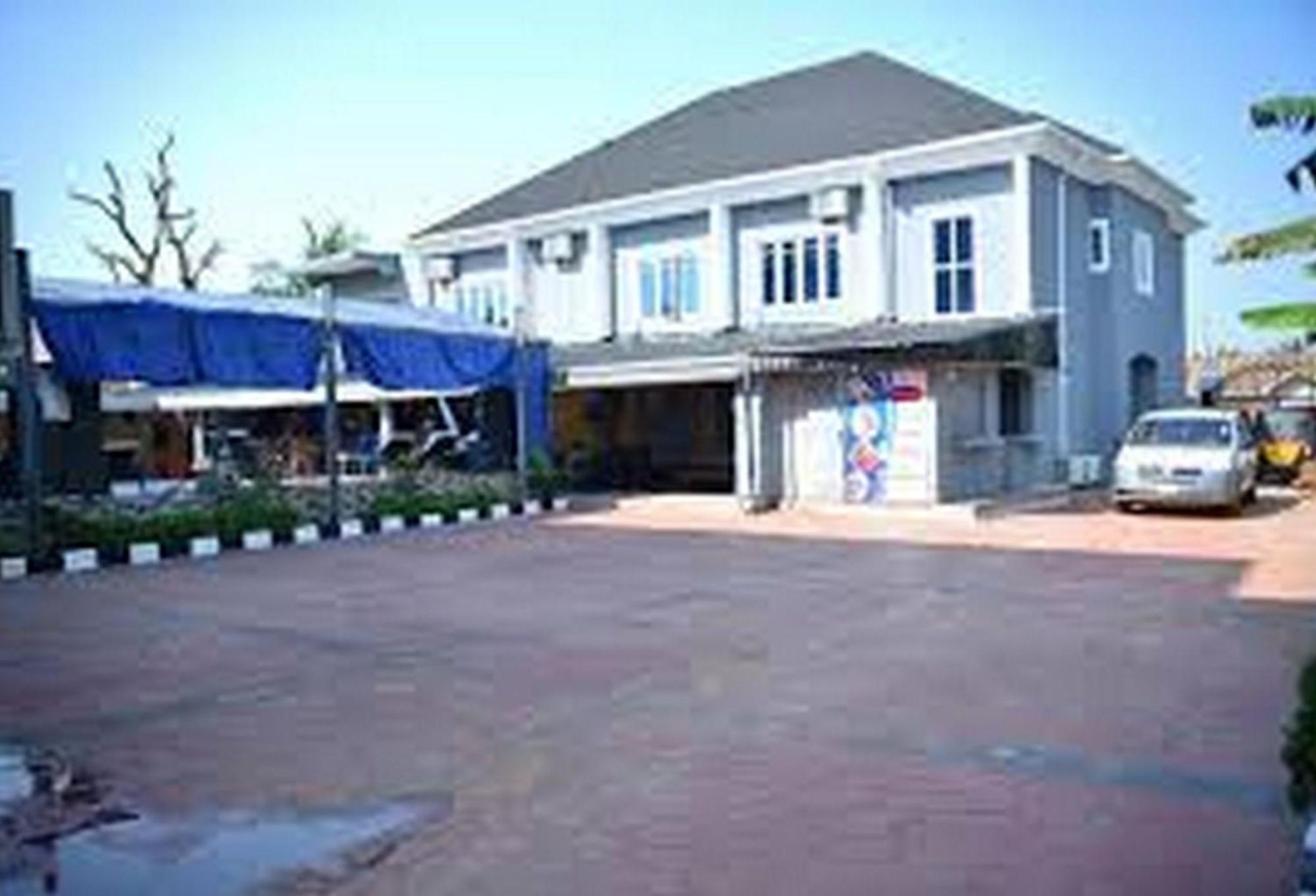 Room In Lodge - Seth Hotel Asaba Exterior photo